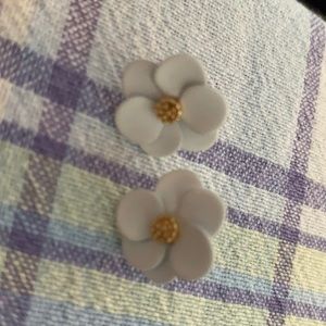 Vineyard Vines Magnolia flower post earrings.